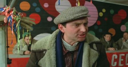 Stanisław Bareja był królem polskich komedii. Rozpoznaj jego film po jednym kadrze!