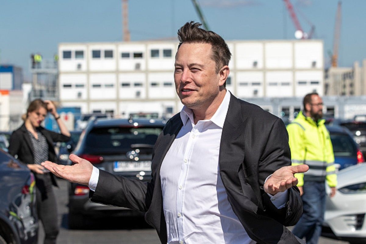 Polacy pracują po 14 godzin u Elona Muska. Zarabiają poniżej minimum