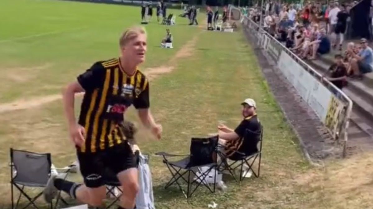 Lucas From z Aarhus Fremad po strzeleniu gola