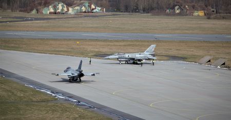Rosjanie z radarem na polskim lotnisku? W pobliżu baza F-16