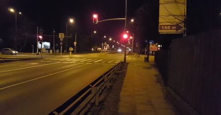 Sygnalizacja świetlna w trybie All Red. Pracuje tak szybko, że kierowcy nie nadążają