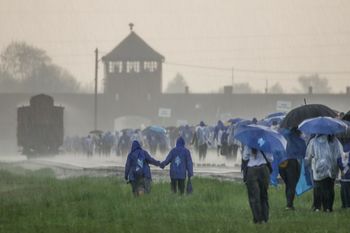 Chcieli licytować pamiątki po Holokauście. Teraz trafiły do Izraela