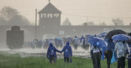 Chcieli licytować pamiątki po Holokauście. Teraz trafiły do Izraela