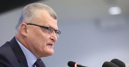 Koronawirus w Polsce. Grzesiowski wskazuje na zakażenia wśród uchodźców