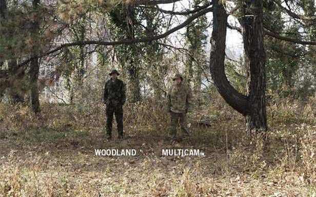 Porównanie kamuflażu MultiCam i starszego wzoru Woodland