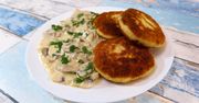 Przepis na delikatne kotlety ziemniaczane z sosem pieczarkowym