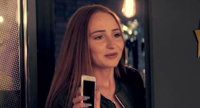 LittleMooonster96 jako fanka boysbanku Szymona Majewskiego w reklamach Ja+Mix w Plusie (wideo)