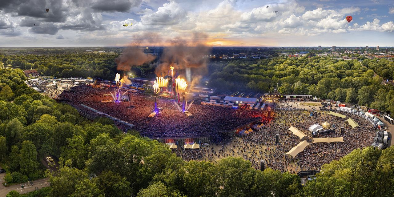 Gdzie jest Wally? Znajdź 3 gości w czapce na gigapanoramie z koncertu Rammstein