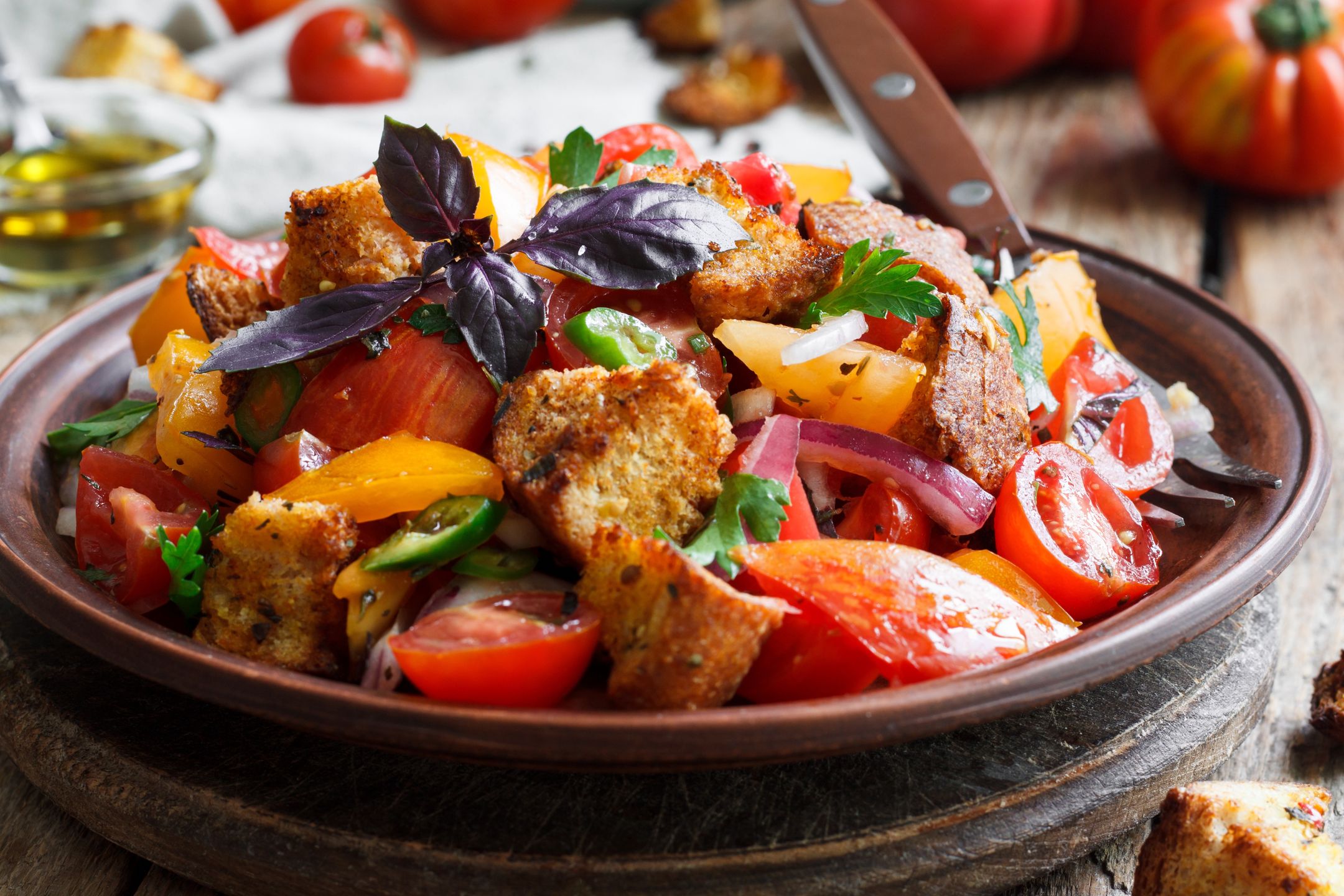 Panzanella - włoska sałatka z czerstwego pieczywa