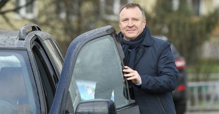 Tak zaparkował Jacek Kurski. Od razu podszedł do niego funkcjonariusz SOP