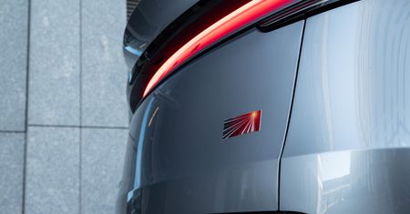 Tesla oskarżona o zawyżanie przebiegu w swoich autach