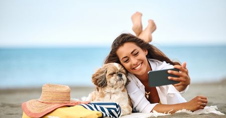 Ile trzeba wydać na smartfon na wakacje?