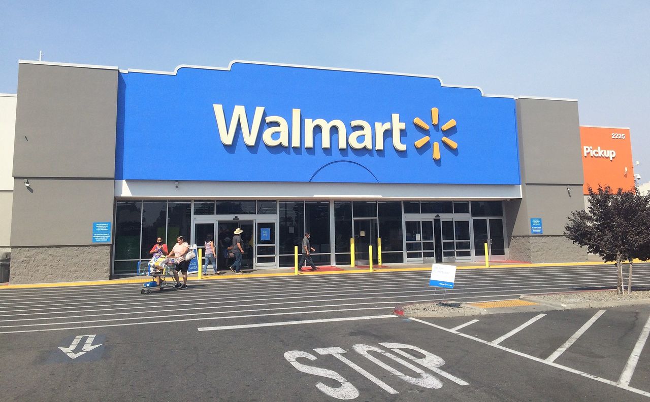 USA: Walmart rezygnuje z rekrutacji pracowników na wizy H-1B