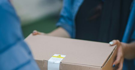 Koniec tanich zakupów z Chin? Od 1 listopada nowe opłaty za paczki. Niektórzy zapłacą znacznie więcej