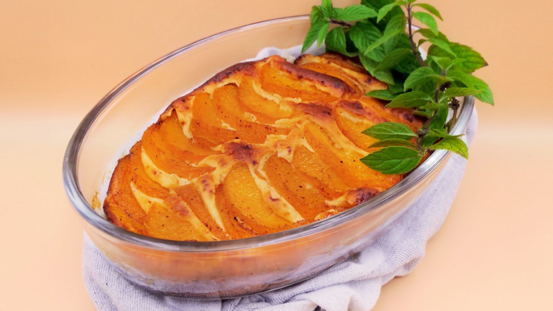 Jogurtowe ciasto z brzoskwiniami