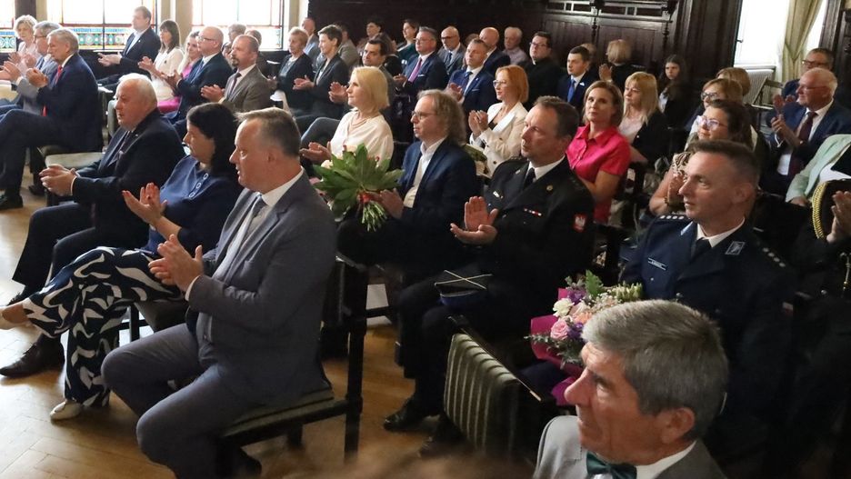 Sesja odbyła się z okazji 610-lecia lokacji miasta Krotoszyna i 35-lecia Samorządu Terytorialnego w Polsce