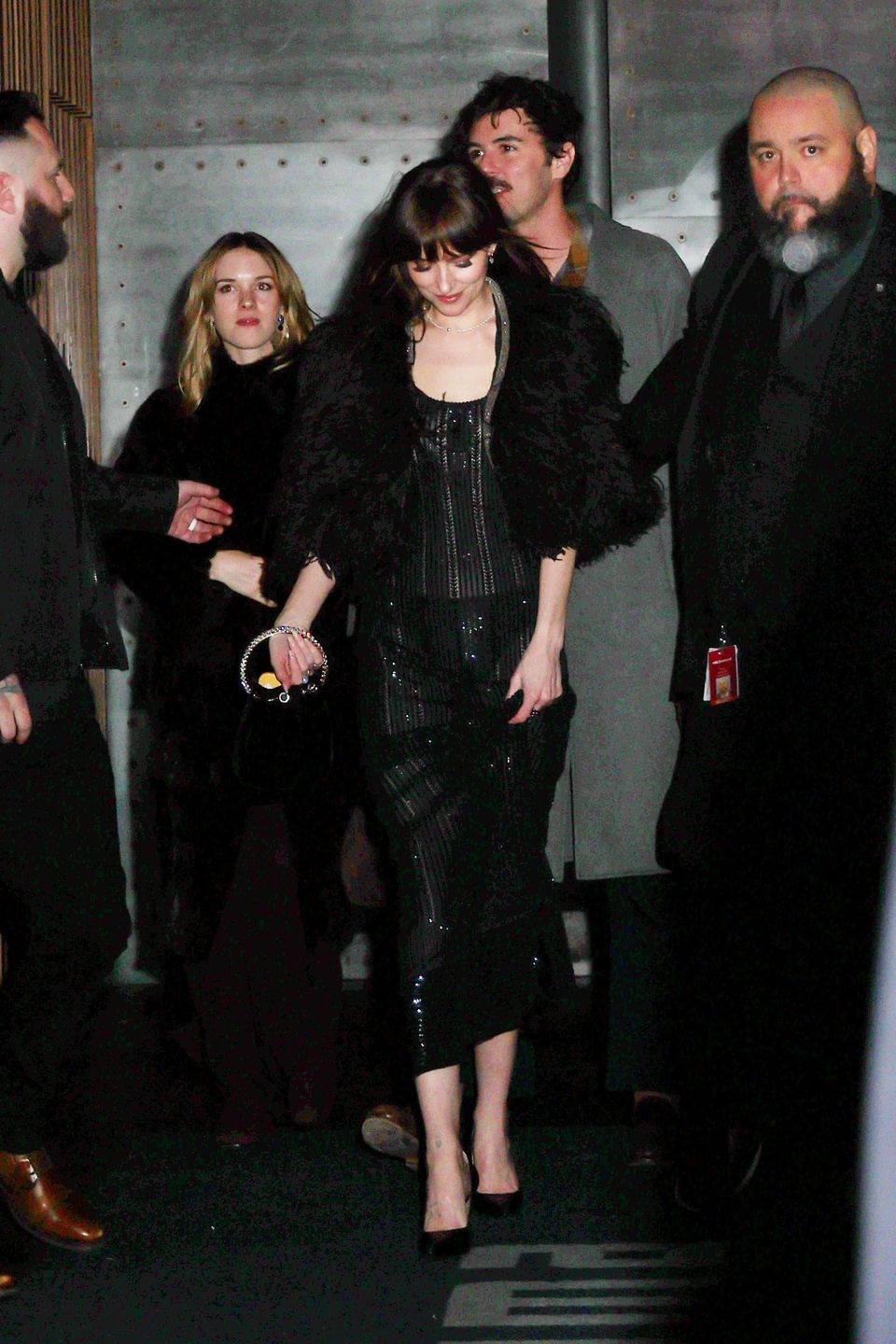 Dakota Johnson w prześwitującej kreacji opuszcza SNL Afterparty 