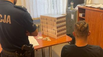 500 paczek nielegalnych papierosów w Dzierzgoniu. Dzielnicowi znaleźli też narkotyki