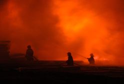 Wielkopolska. Próbował gasić pożar trawy łopatą. Trafił na intensywną terapię