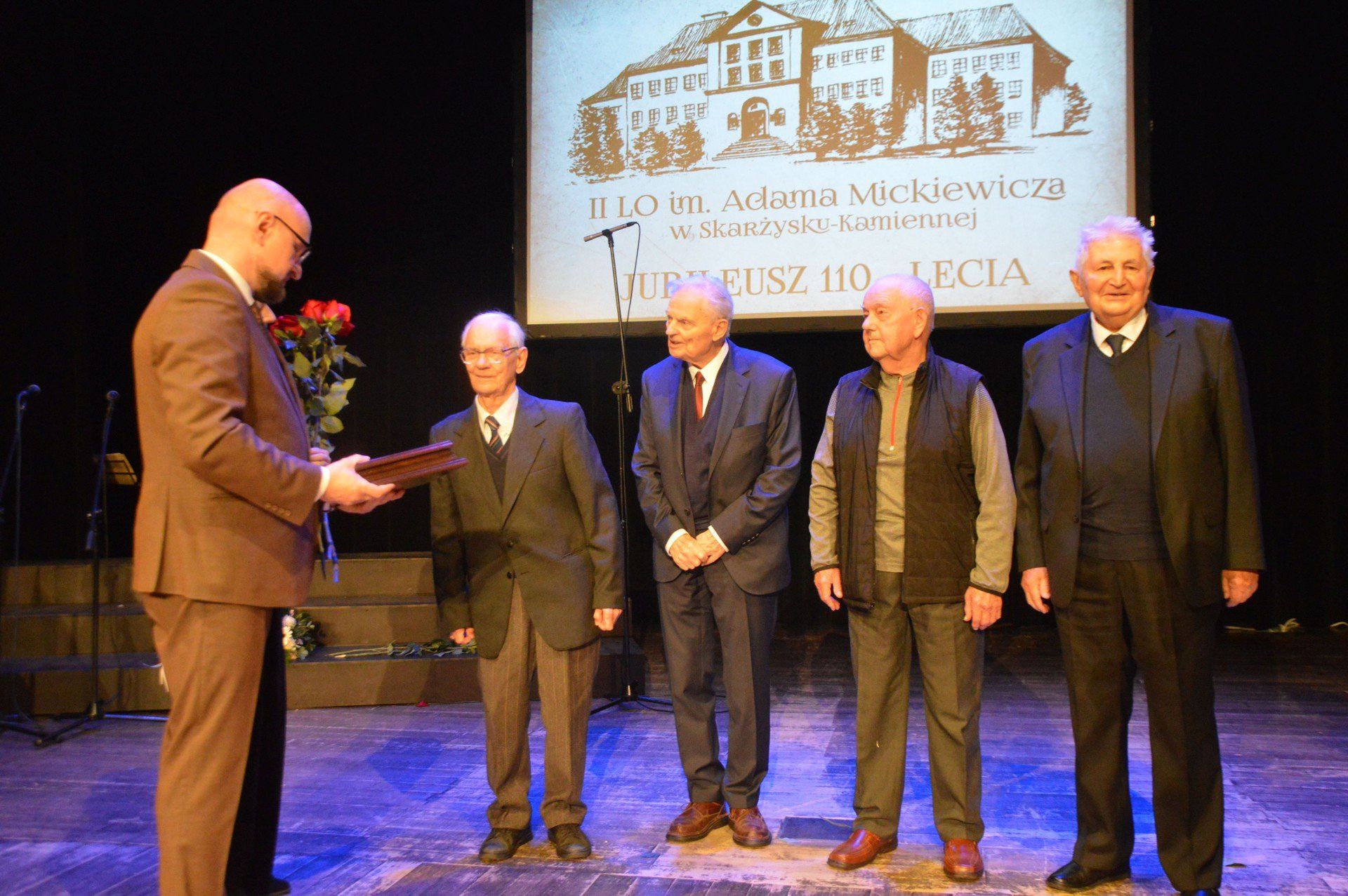 Uroczystość jubileuszu 110 - lecia II Liceum w Skarżysku - Kamiennej poprowadził jego absolwent, znany prezenter telewizyjny Igor Sokołowski.