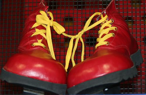 Jak bezpiecznie wysuszyć mokre buty?