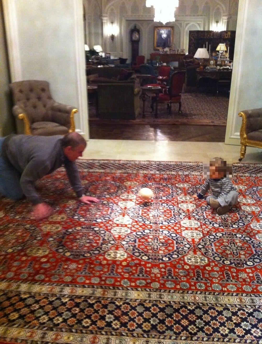 Ujawniono nieznane zdjęcia byłego księcia Andrzeja z dziećmi 