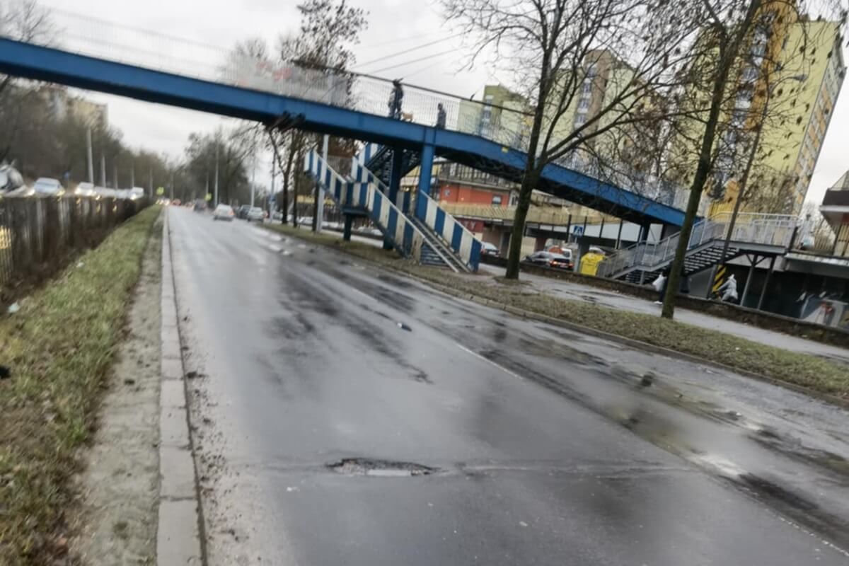 Dziura w jezdni na al. Andersa