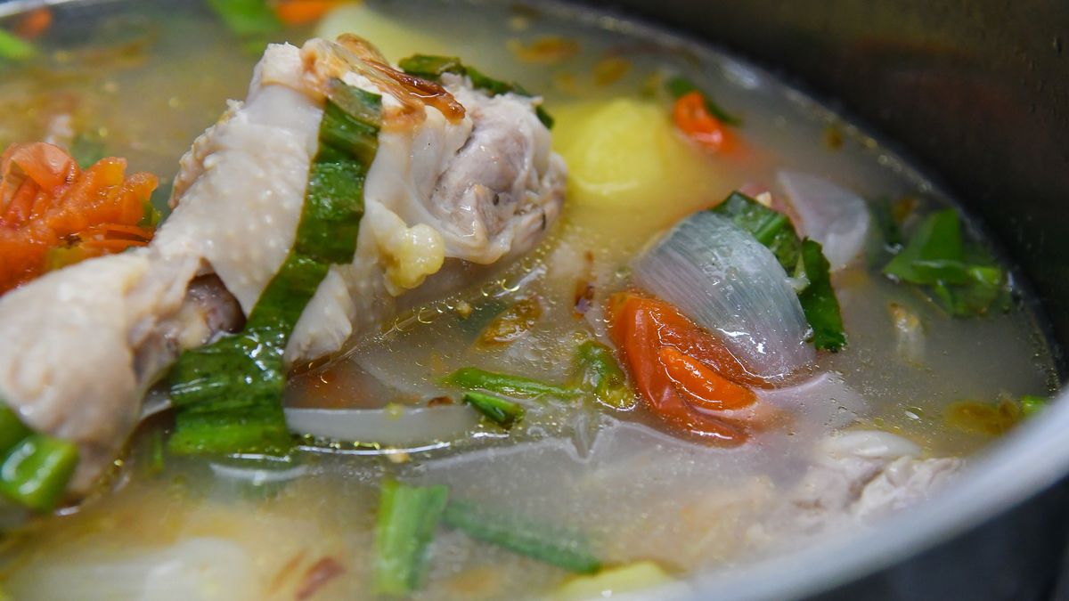 Rosół z kapustą smakuje lepiej niż tradycyjny