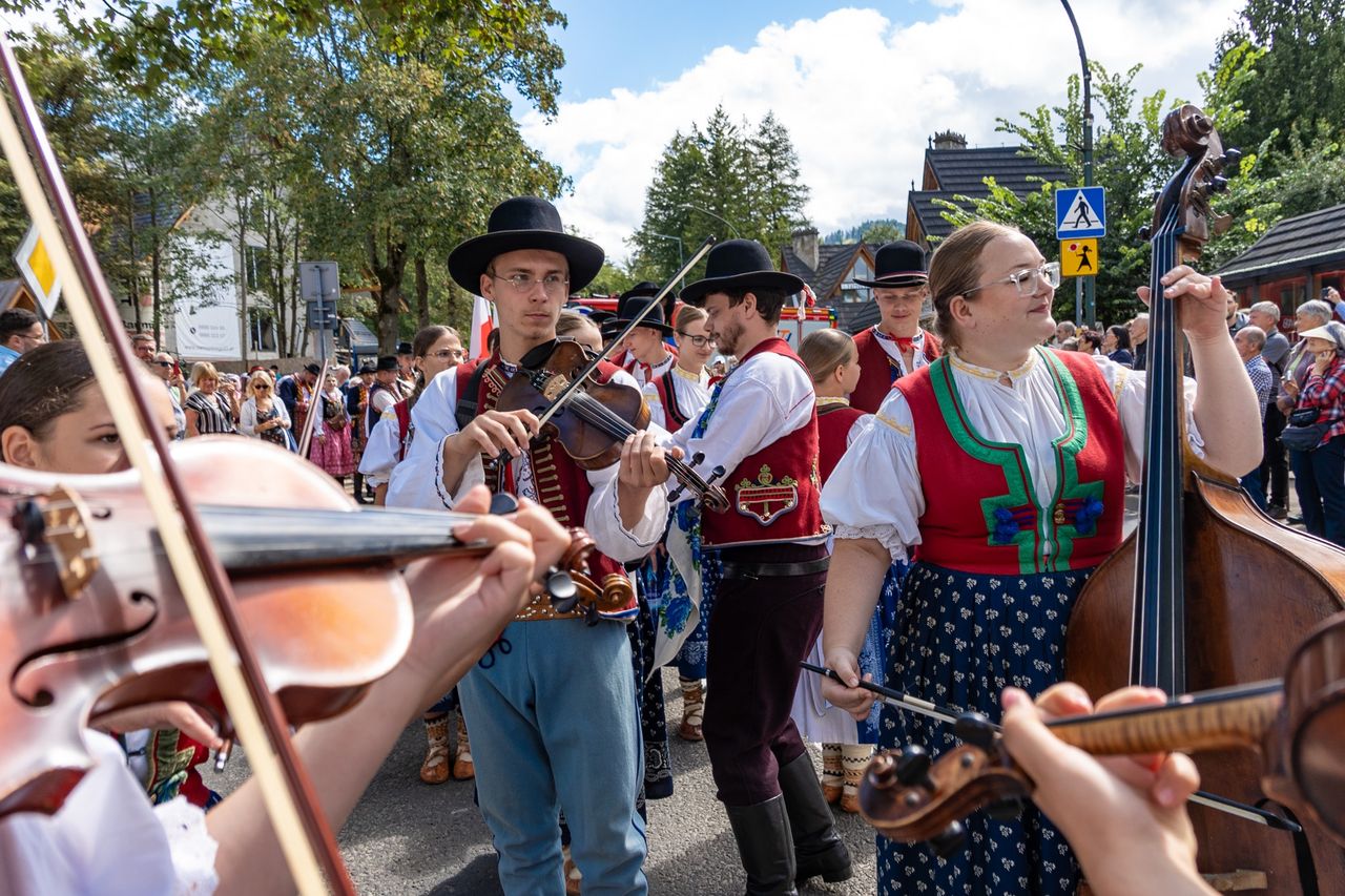 Barwny korowód zespołów w Zakopanem, folklor
