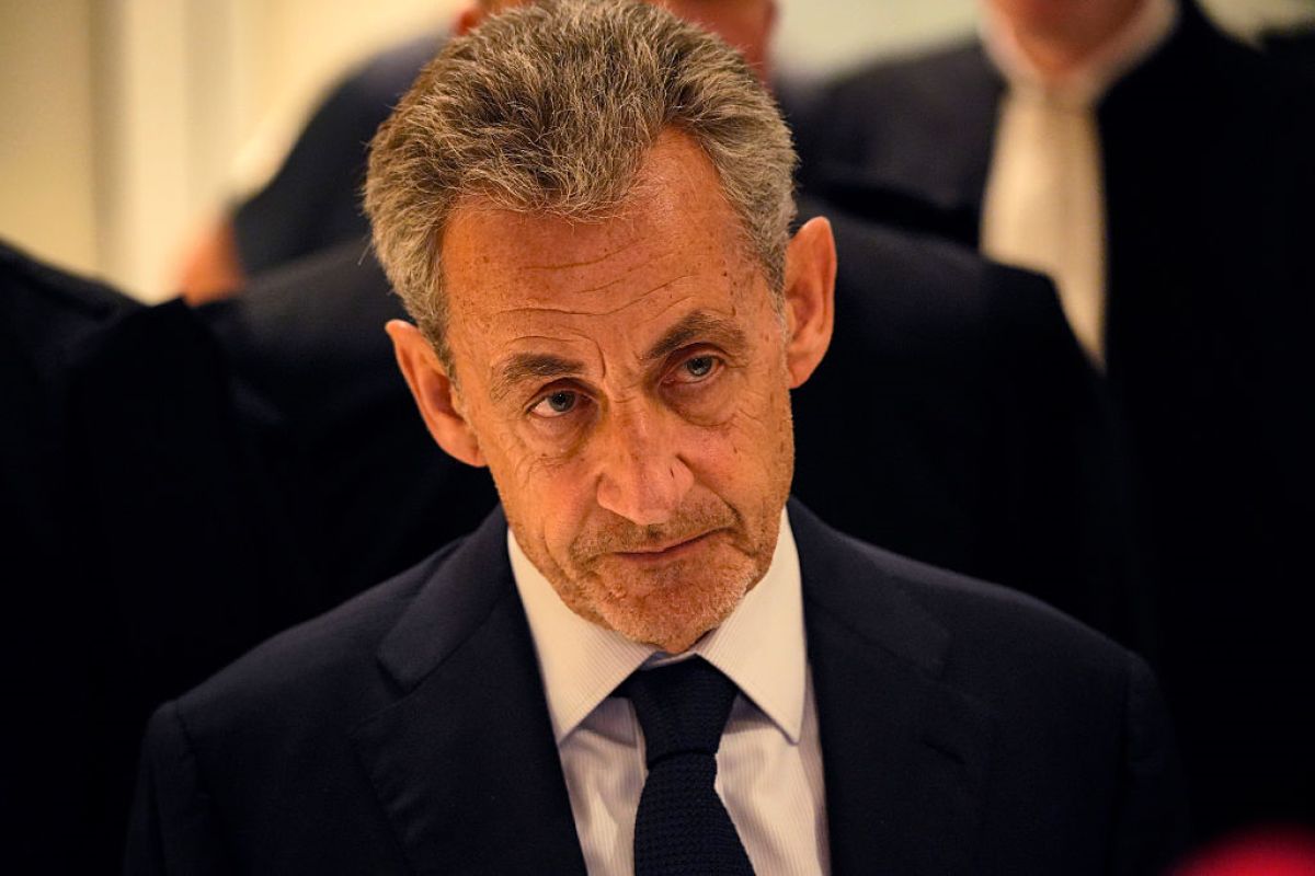Pierwszy taki prezydent. Nicolas Sarkozy idzie do więzienia. Padła data