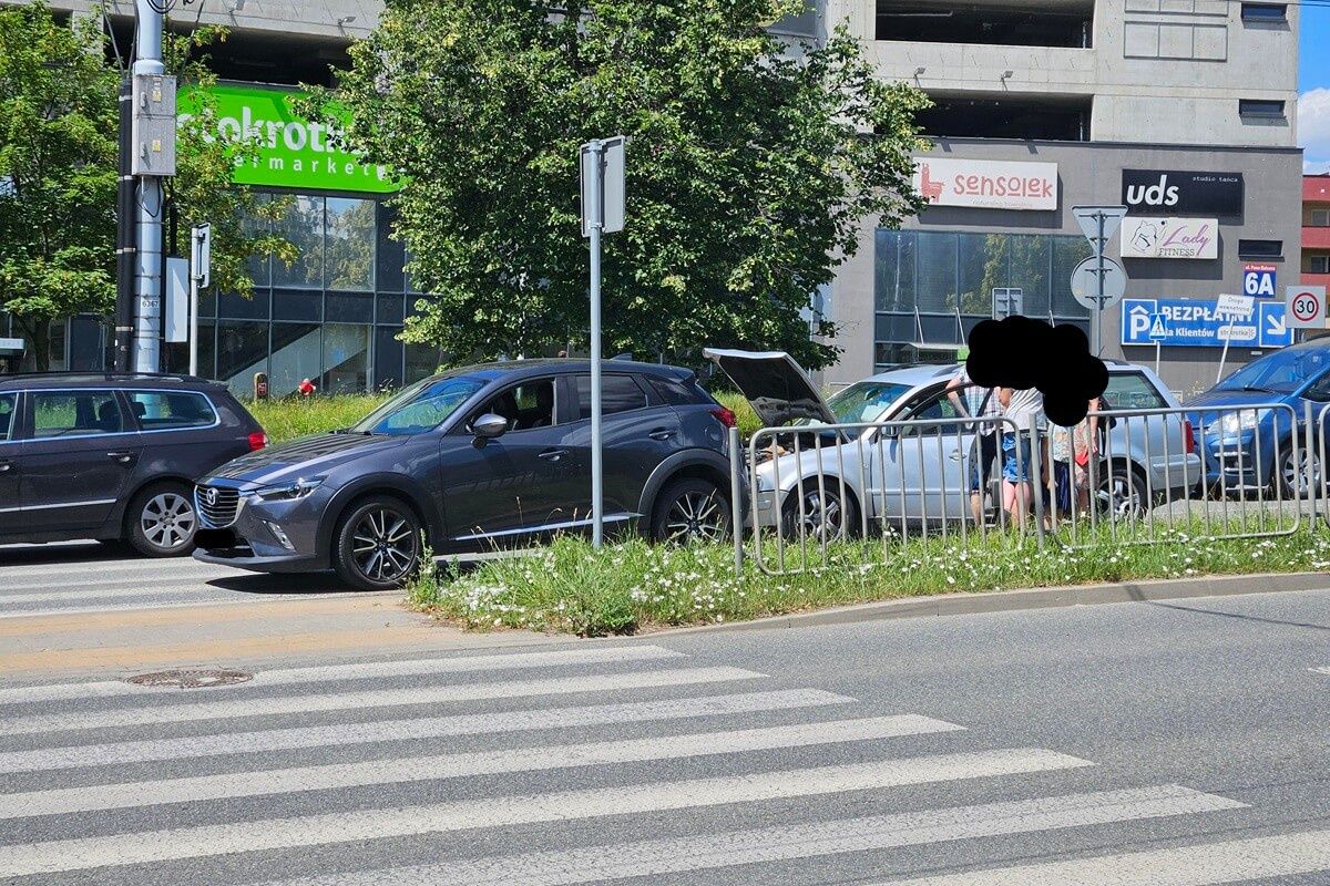 Zderzenie mazdy z volkswagenem na ul. Filaretów