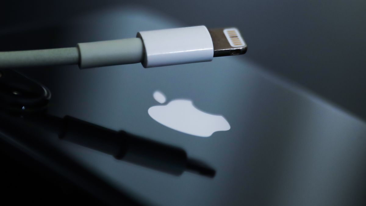 Apple będzie musiało zrezygnować z własnego portu do ładowania smartfonów