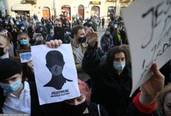 Strajk kobiet. Co oznacza znak błyskawicy?