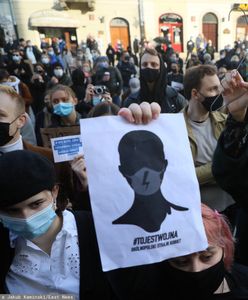 Strajk kobiet. Co oznacza znak błyskawicy?