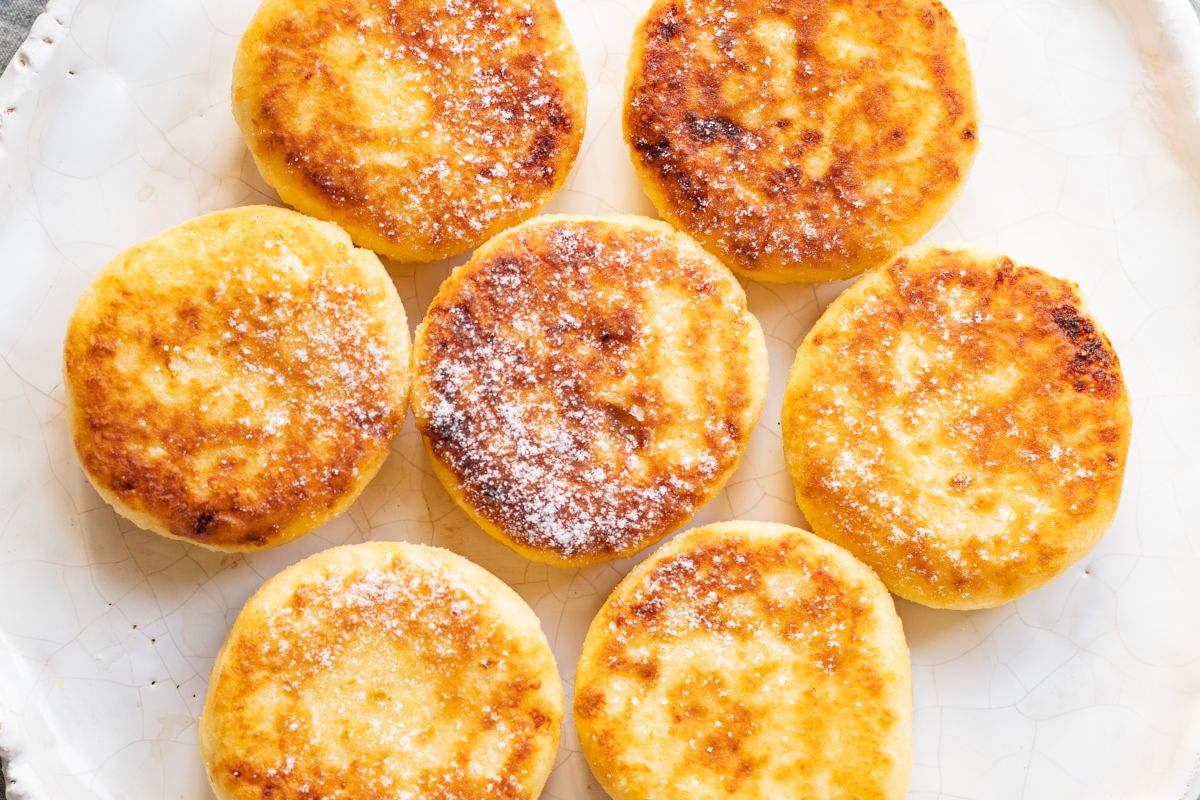 Placuszki twarogowe to pomysł na pożywne śniadanie na słodko