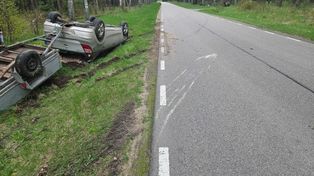 Radzymin Chełmski: Kolejny wypadek na DW 543. Dachował samochód osobowy