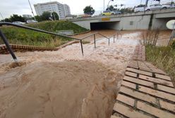 Potężna awaria wodociągowa w Poznaniu. Ruch tramwajowy wznowiono, ale zniszczenia są duże