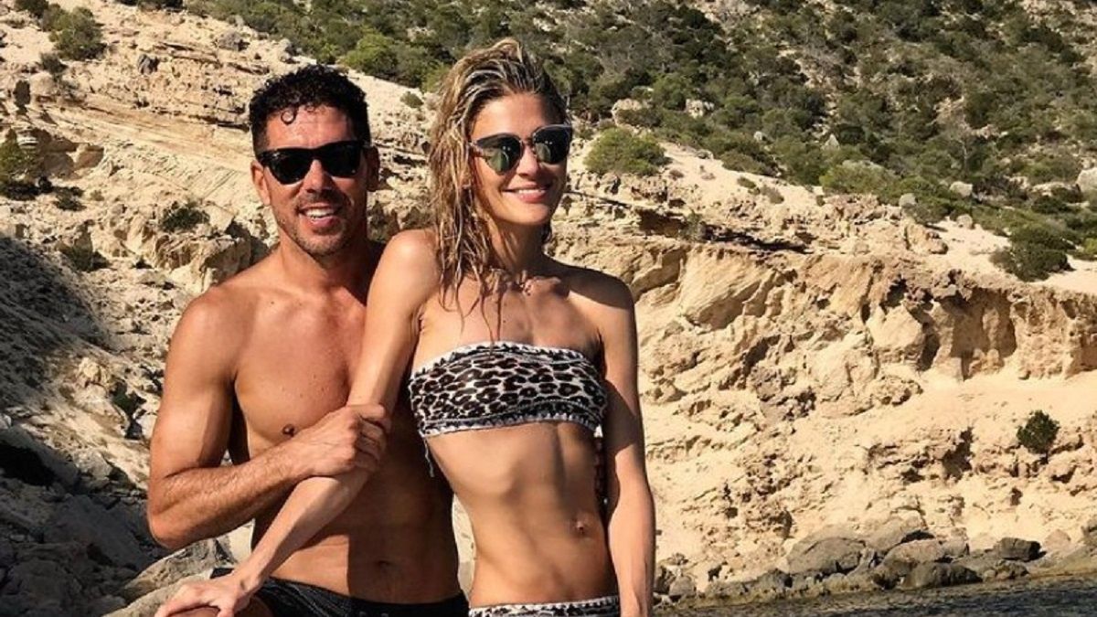 Na zdjęciu: Carla Pereyra (żona trenera) i Diego Simeone