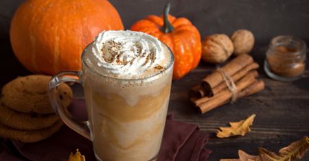 Pumpkin Spice Latte. Przepis na kultową kawę ze Starbucksa