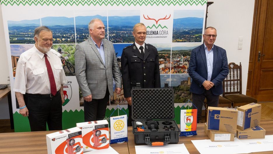 25.06.2025 Jelenia Góra. Przekazanie sprzętu dla OSP od Rotary Club
