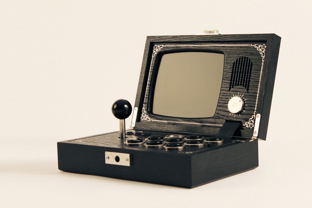 R – K A I D – R: przenośna konsola z drewna. Przepiękne połączenie rękodzieła i nowych technologii 9