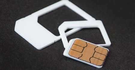 Każą ci wymienić kartę SIM? To mogą być oszuści