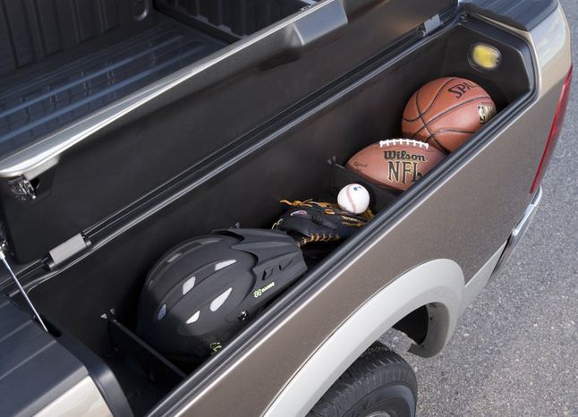 Amerykańskie pick-upy z racji i tak sporych rozmiarów, wyposaża się w dodatkowe boxy, które mają zastępować klasyczny bagażnik.