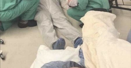 Mężczyzna zemdlał podczas porodu. Zdjęcie hitem w sieci
