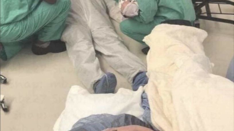 Mężczyzna zemdlał podczas porodu. Zdjęcie hitem w sieci