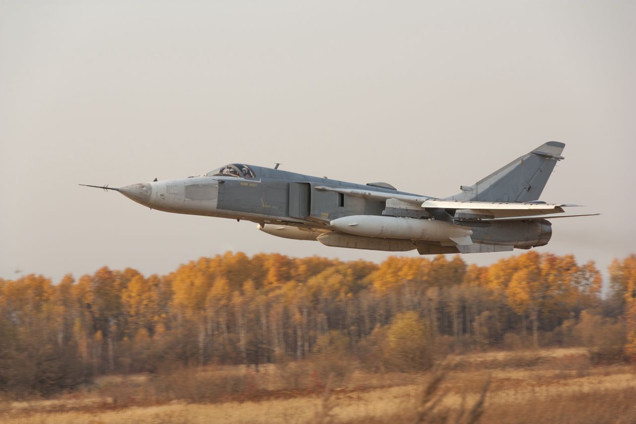 Su-24 nad Ukrainą. Rosyjskie bombowce polowały na różne cele