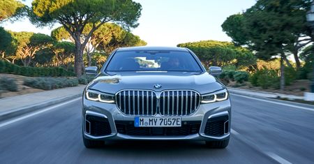Szef projektantów BMW tłumaczy, dlaczego Seria 7 po liftingu ma tak wielki grill