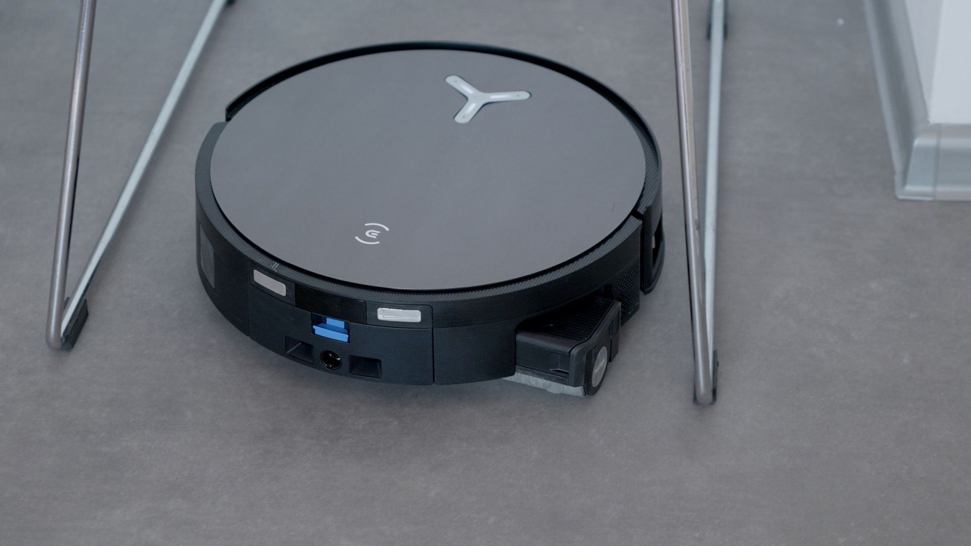 Ecovacs Deebot X11 OmniCyclone - nawigacja między przeszkodami
