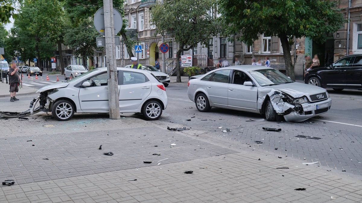 Kierowca audi uderzył w mazdę na ul. Lubartowskiej
