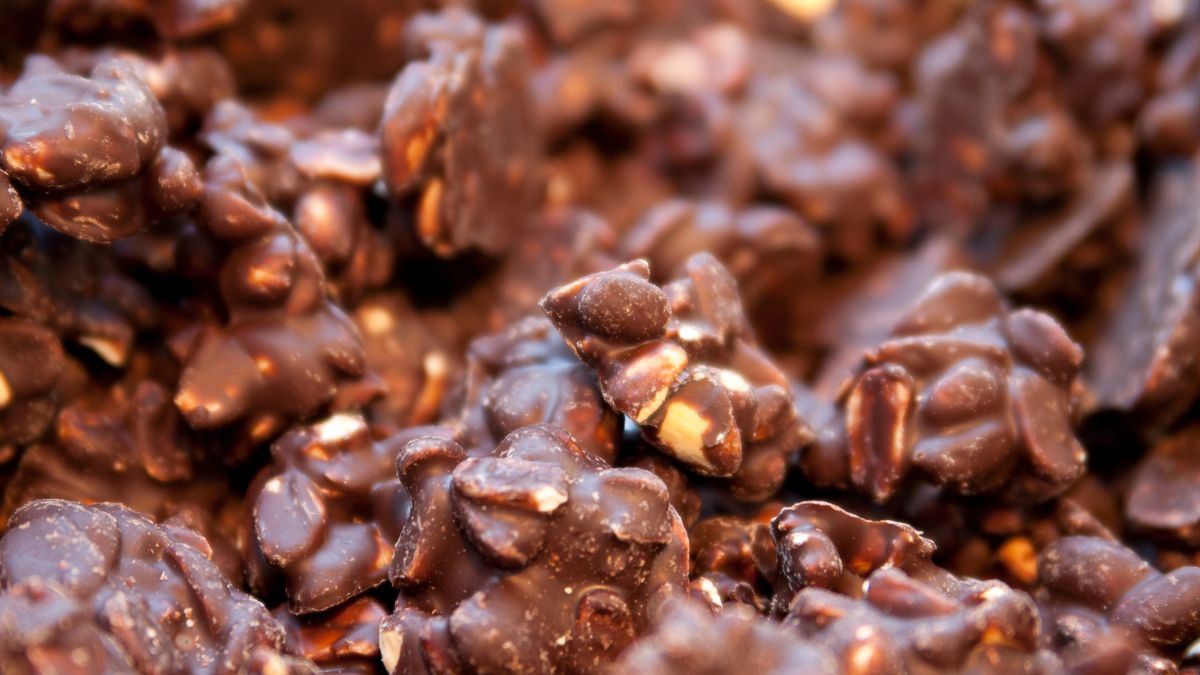 Orzechy w czekoladzie podjadam do kawy w pracy